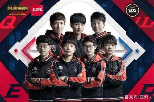 好兄弟！特里斯坦-汤普森赛前与乐福温情相拥 安慰前队友