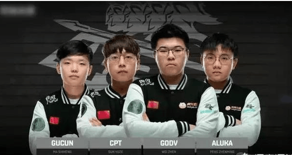 记者：热刺主席列维在美国陪伴上大学的女儿，不