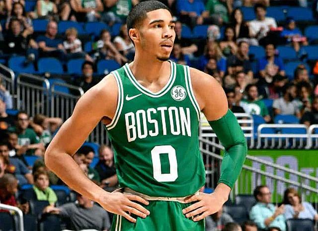 12岁中国姑娘完成四周跳：刘玉萱创中国花滑历史