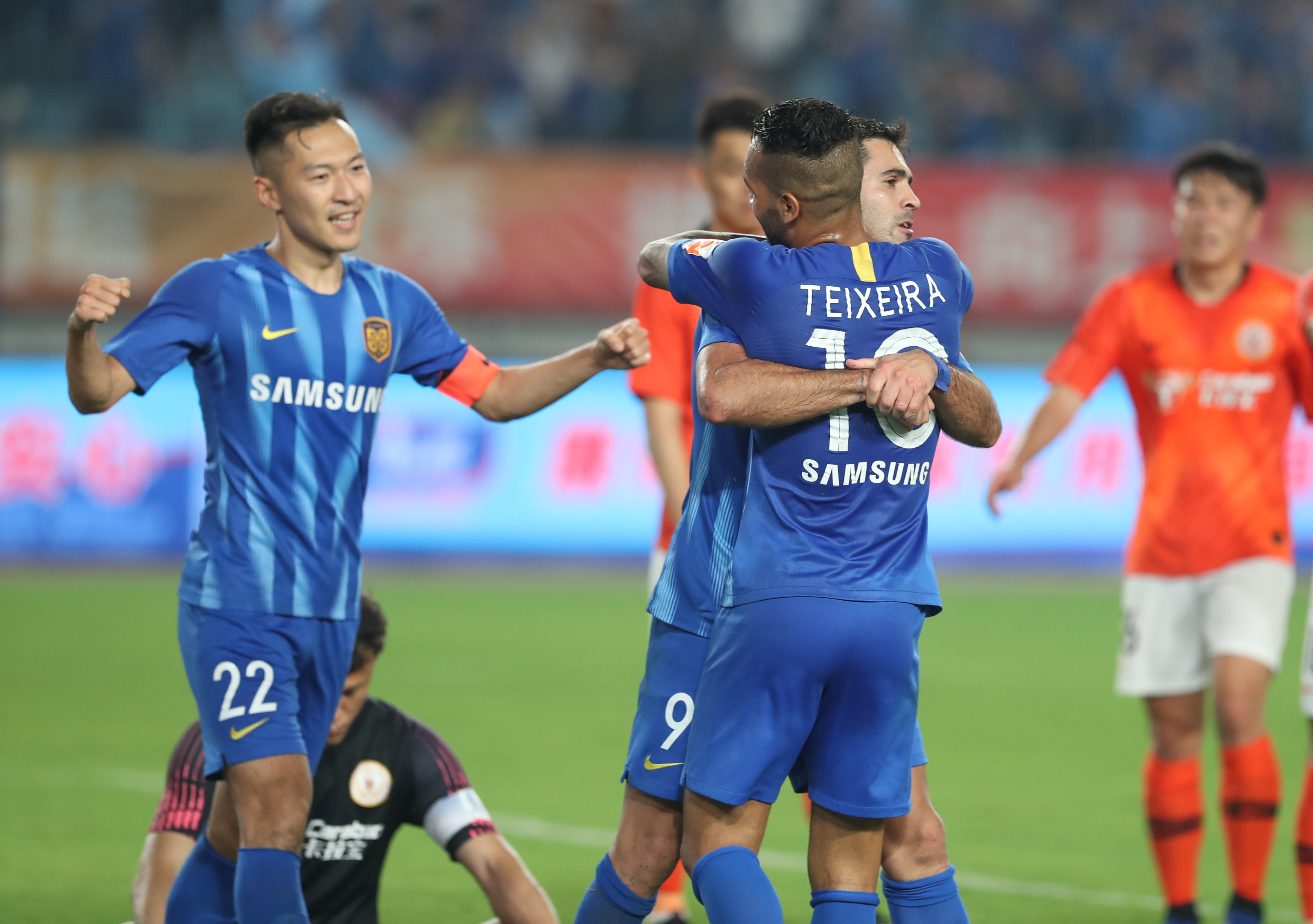 舆论张力随 舆论张力随